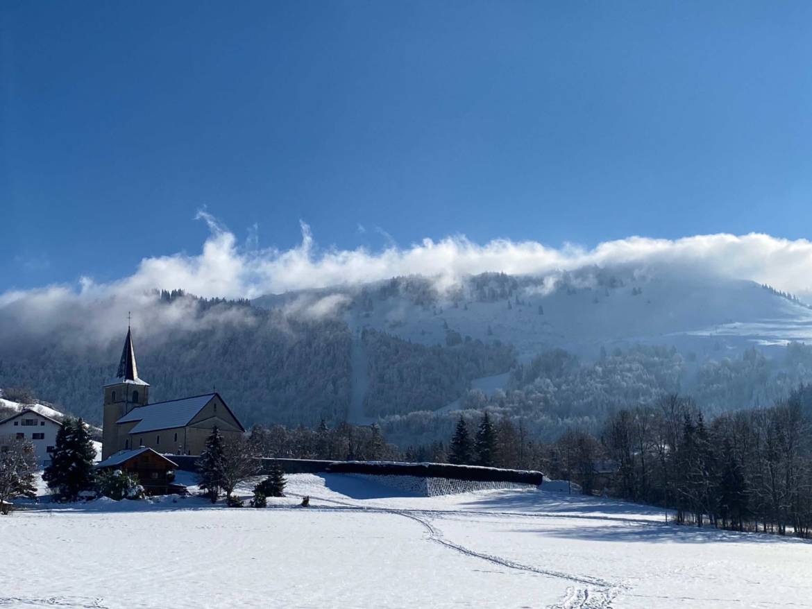 eglise-neige-habere-poche-scaled.jpg